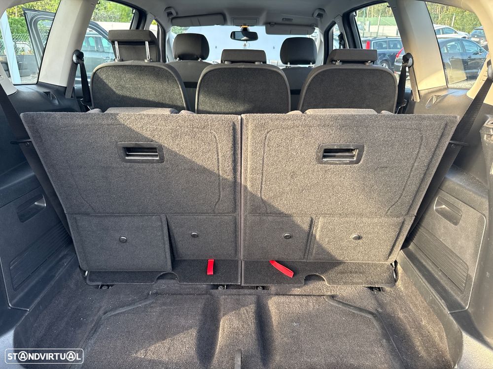 Ford S-Max 1.8 TDCi Titanium 7L - 27