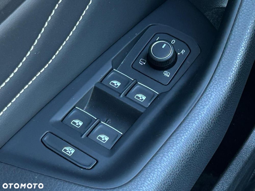 Volkswagen Passat Variant 2.0 TDI EVO Elegance DSG - 20