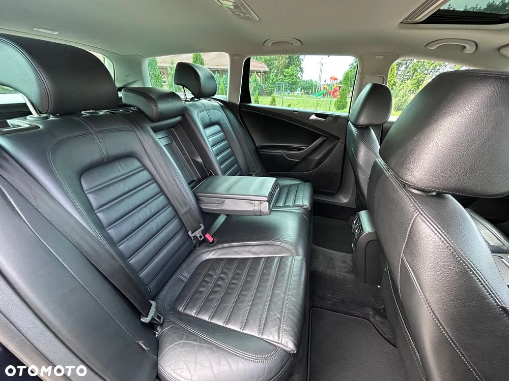 Volkswagen Passat Variant 2.0 TDI DPF R-Line Edition Plus - 17