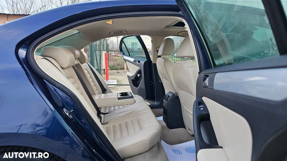 Volkswagen Jetta - 8