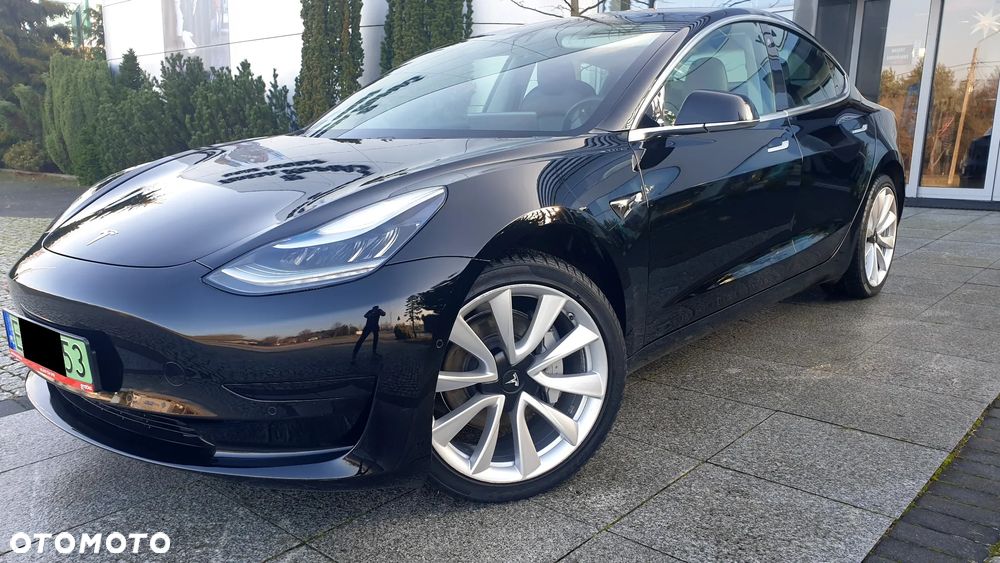 Tesla Model 3 - 4