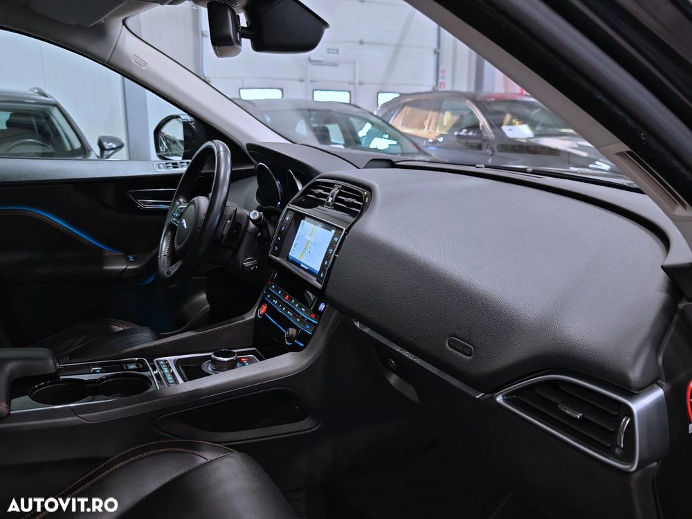 Jaguar F-Pace 20d AWD Aut. Prestige - 11