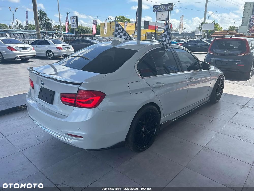 BMW Seria 3 330i - 4