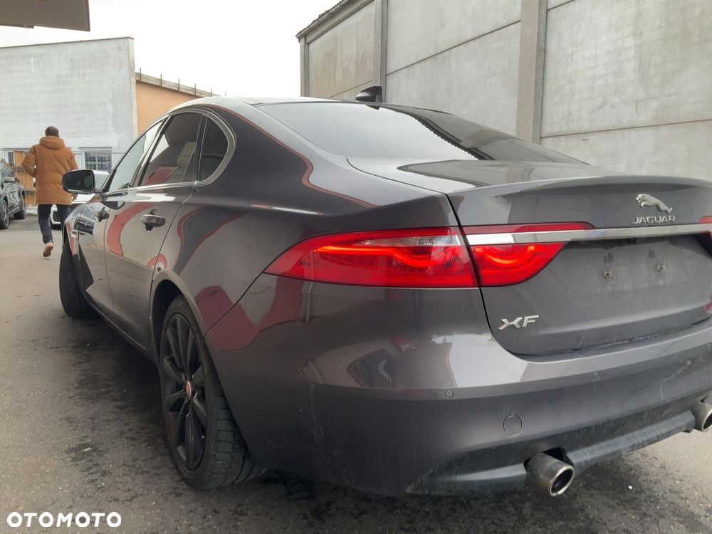Jaguar XF 30d Prestige - 24