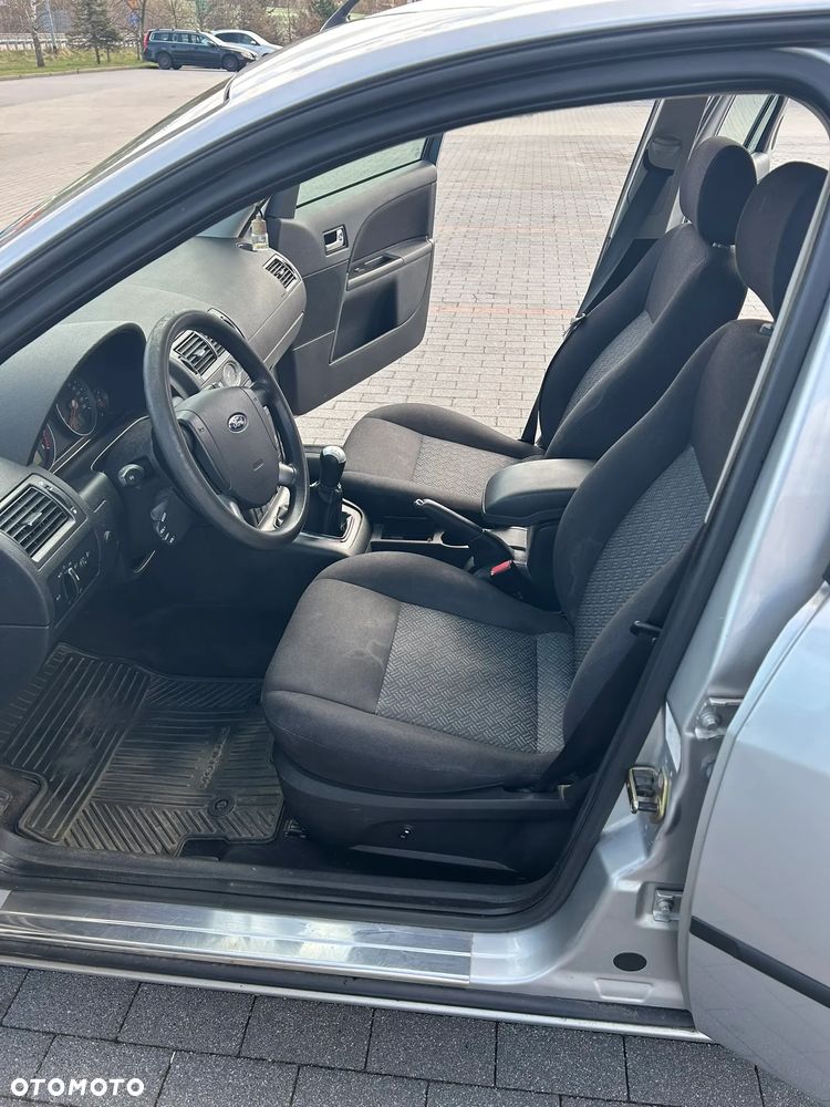 Ford Mondeo 1.8 Silver X - 25