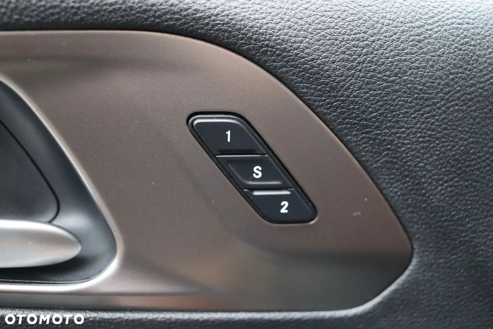 Chrysler Pacifica - 30