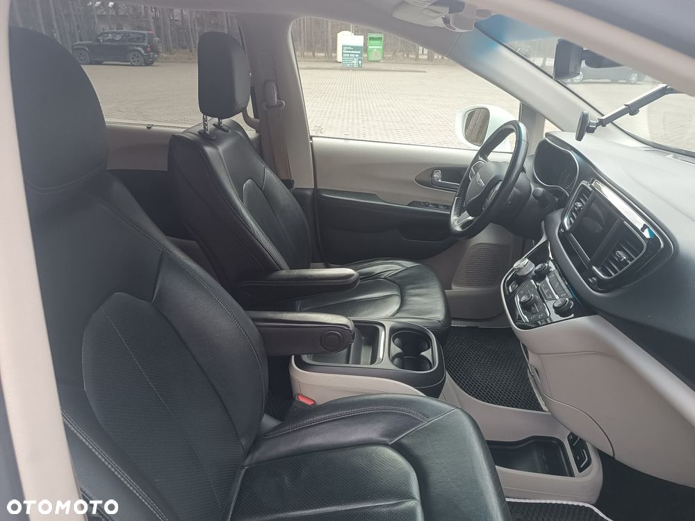 Chrysler Pacifica - 13