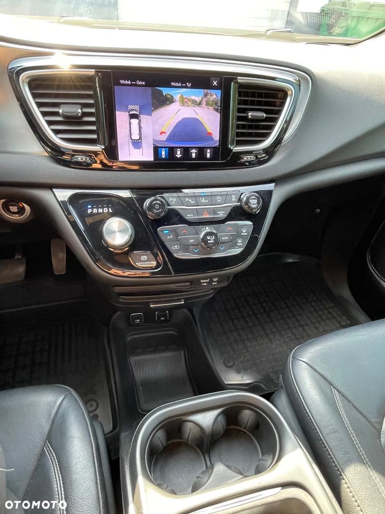 Chrysler Pacifica - 9