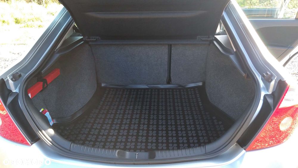 Ford Mondeo 1.8 Ghia - 13
