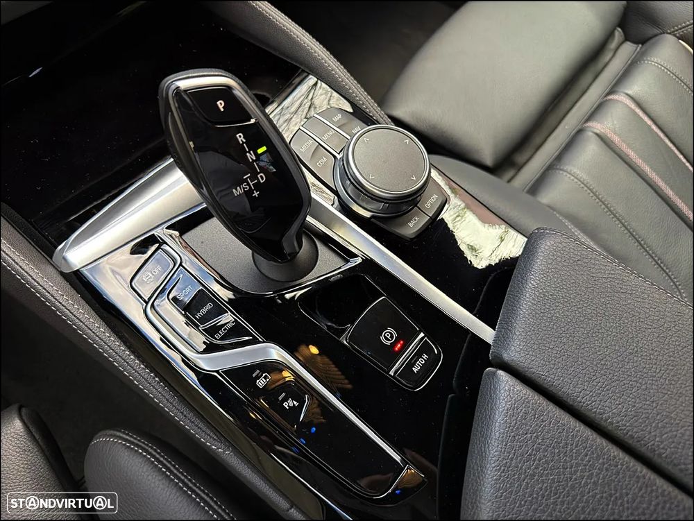 BMW 530 e Line Luxury - 32