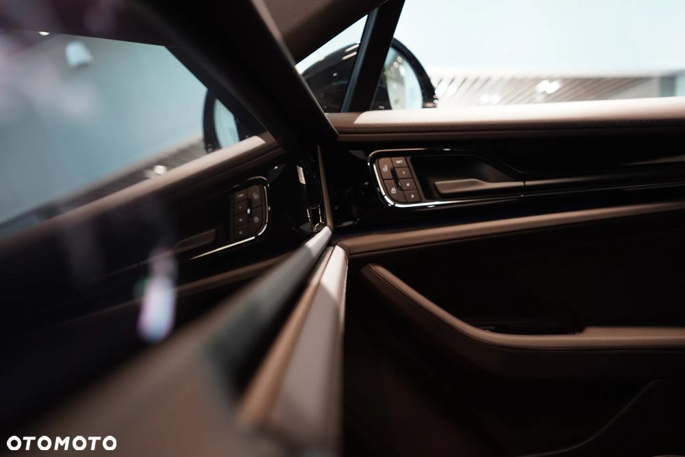 Porsche Panamera 4 E-Hybrid - 17