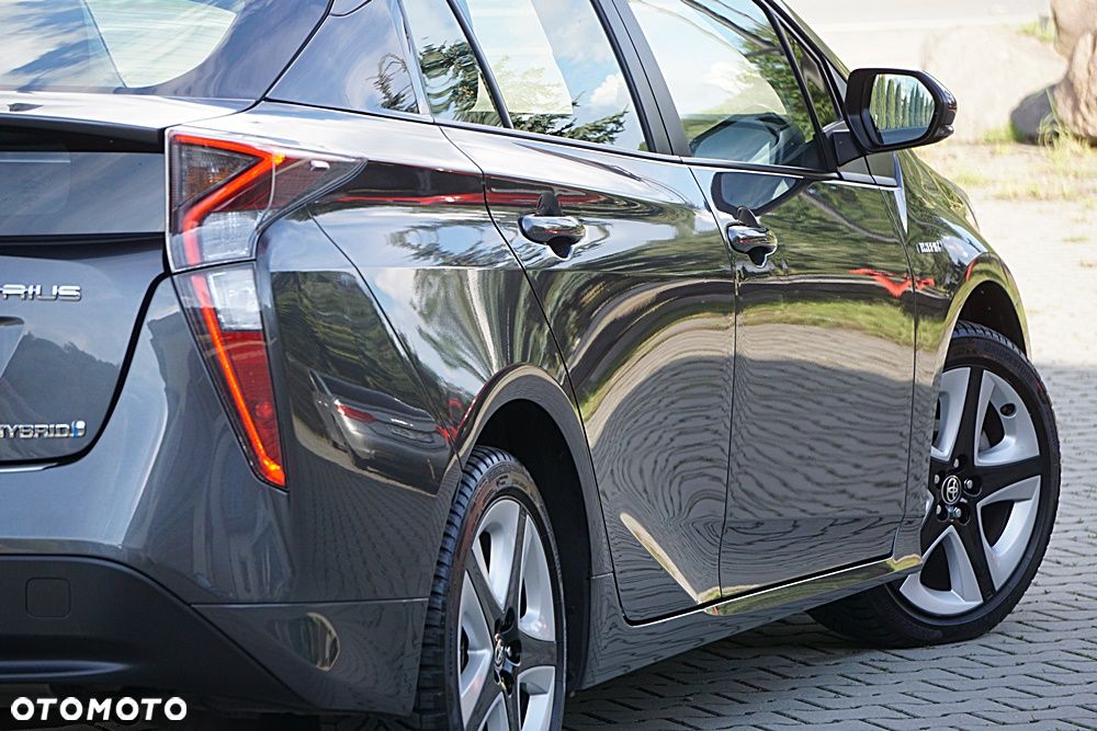 Toyota Prius Hybrid Executive - 16