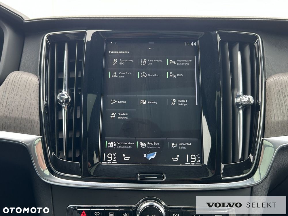 Volvo V90 Cross Country - 20