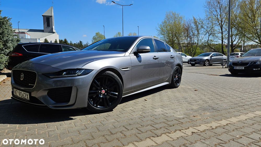 Jaguar XE 2.0 D180 R-Dynamic SE - 2