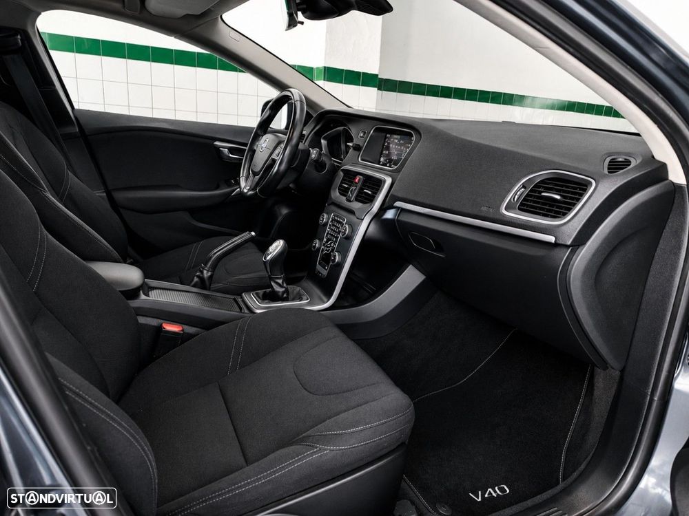 Volvo V40 Cross Country 1.6 D2 Momentum - 10