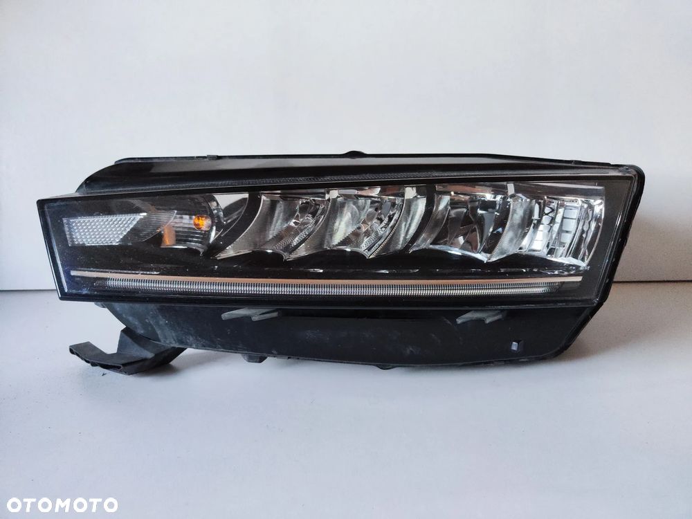 Reflektor lewy przedni Skoda Octavia 5E4 941 015