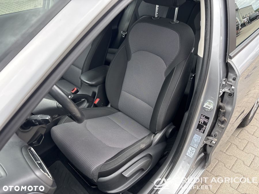 Hyundai i30 1.5 DPI Classic + - 13