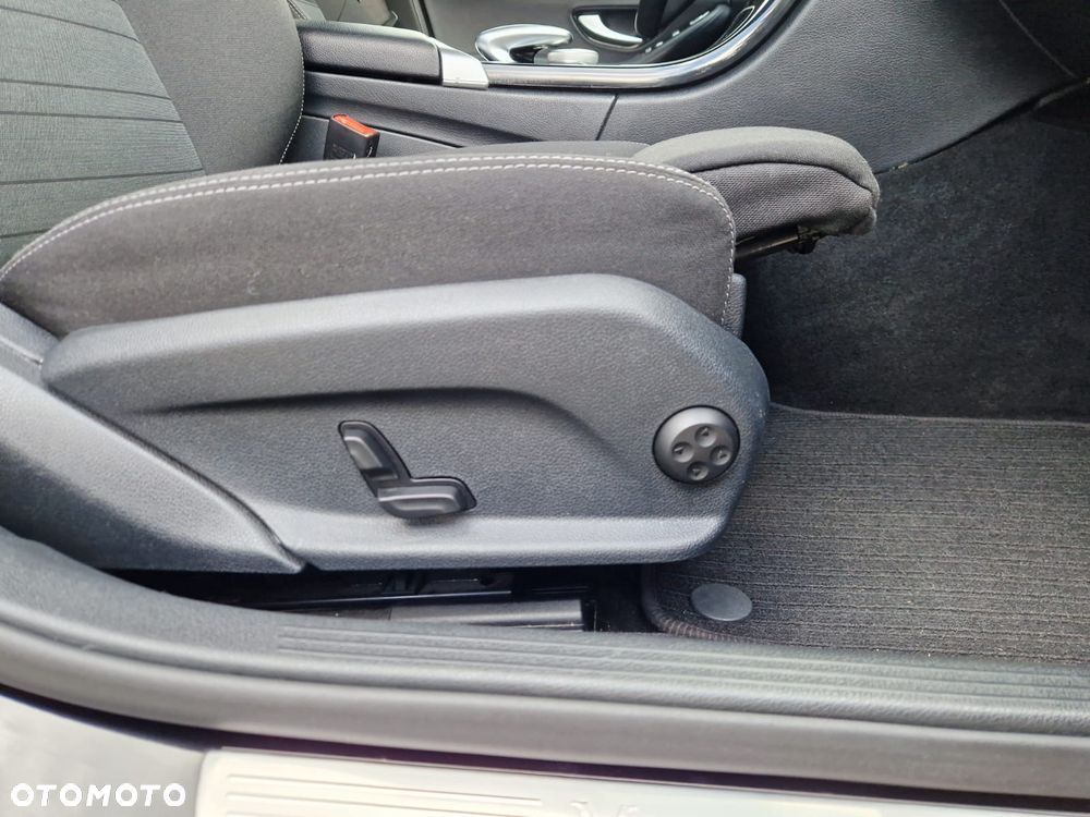 Mercedes-Benz Klasa C 220 CDI DPF Automatik BlueEFFICIENCY Elegance - 31