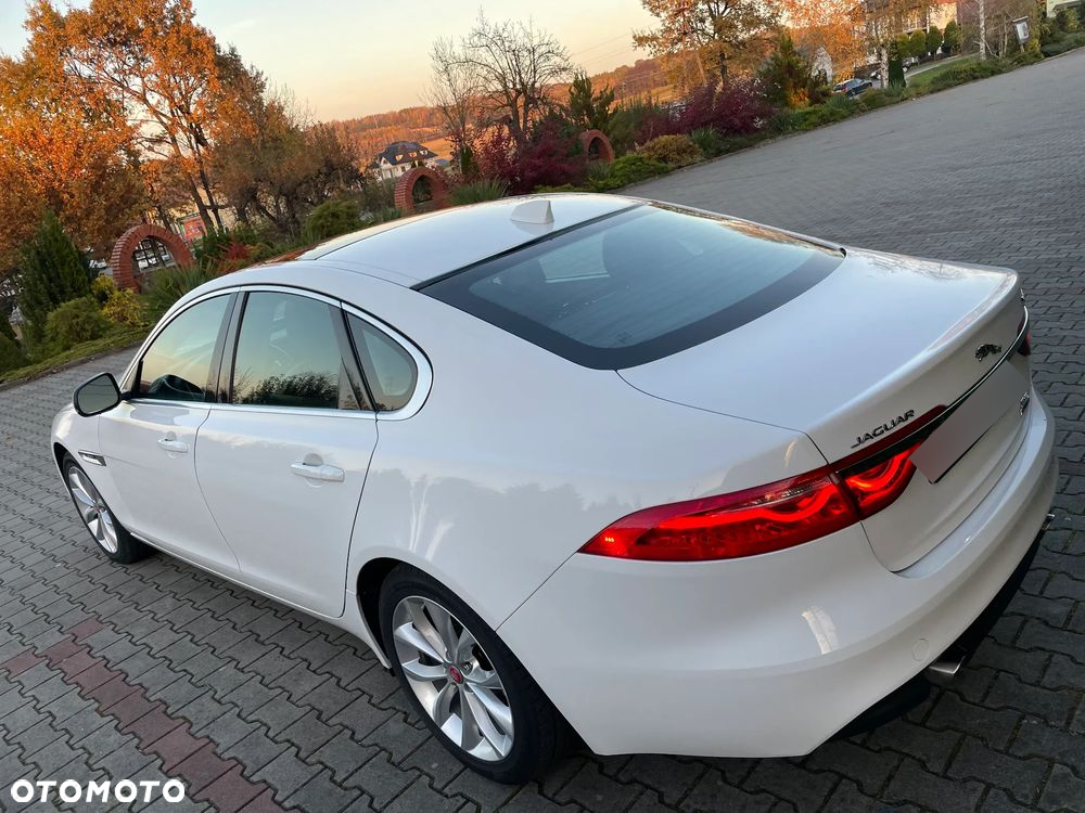 Jaguar XF 2.0 P250 SE - 4