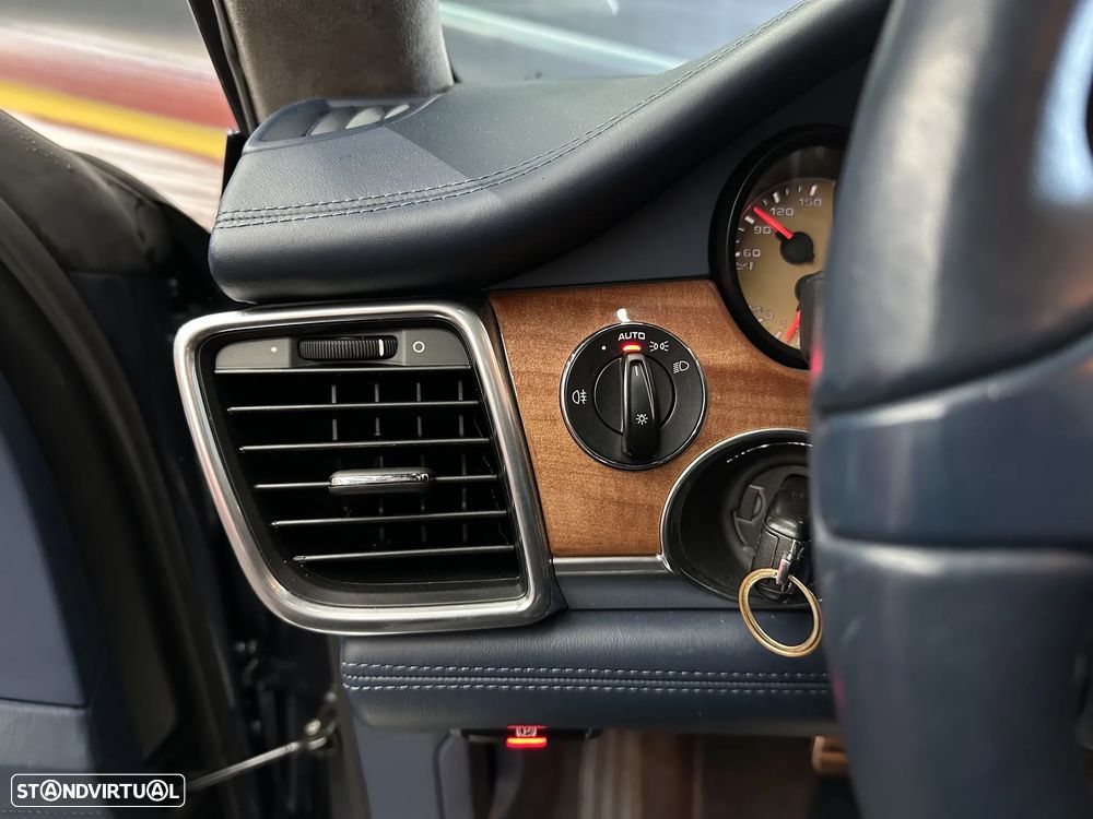 Porsche Panamera Turbo PDK - 38