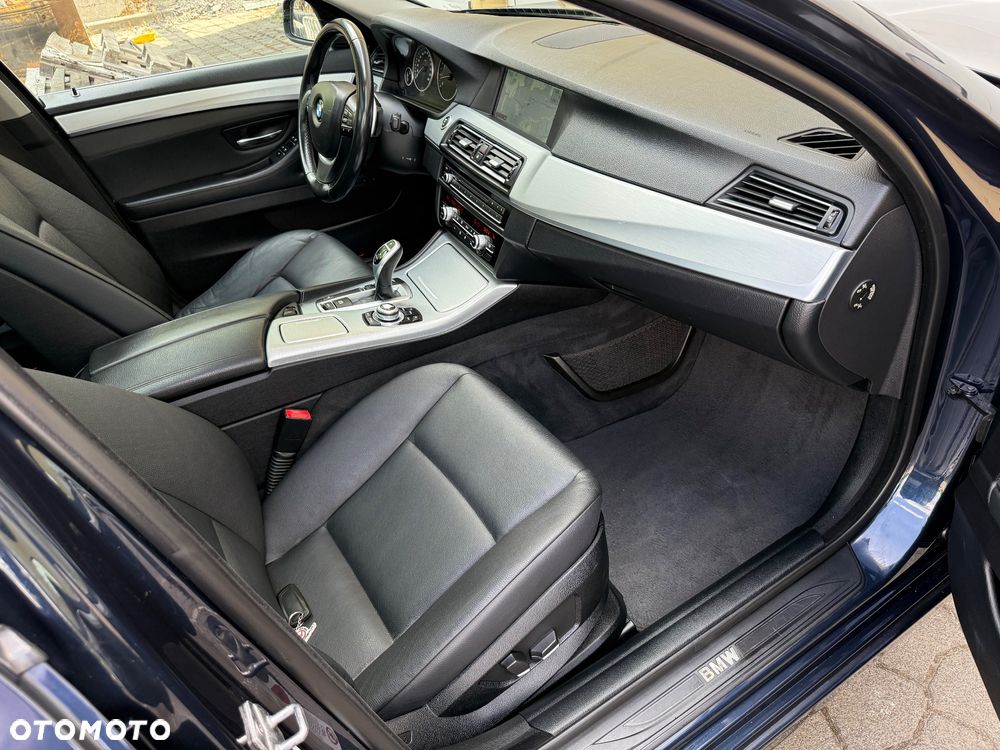 BMW Seria 5 530i Touring - 19