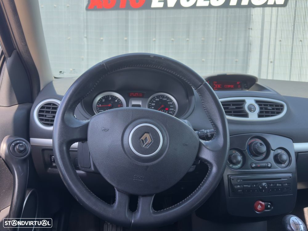 Renault Clio 1.5 dCi Dynamique S - 8