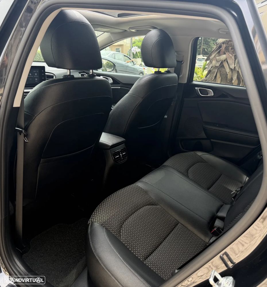 Kia Ceed SW 1.6 CRDi MHEV Drive+SRF - 24