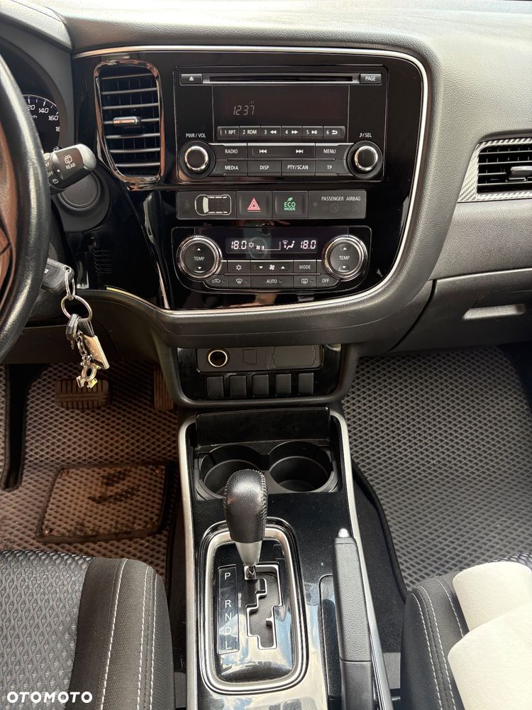 Mitsubishi Outlander 2.0 Instyle + 4WD CVT - 16