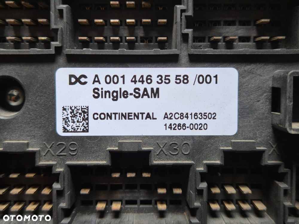Skrzynka Tablica Modul Plyta bezpiecznikow A0014463558 MERCEDES MP4 - 2