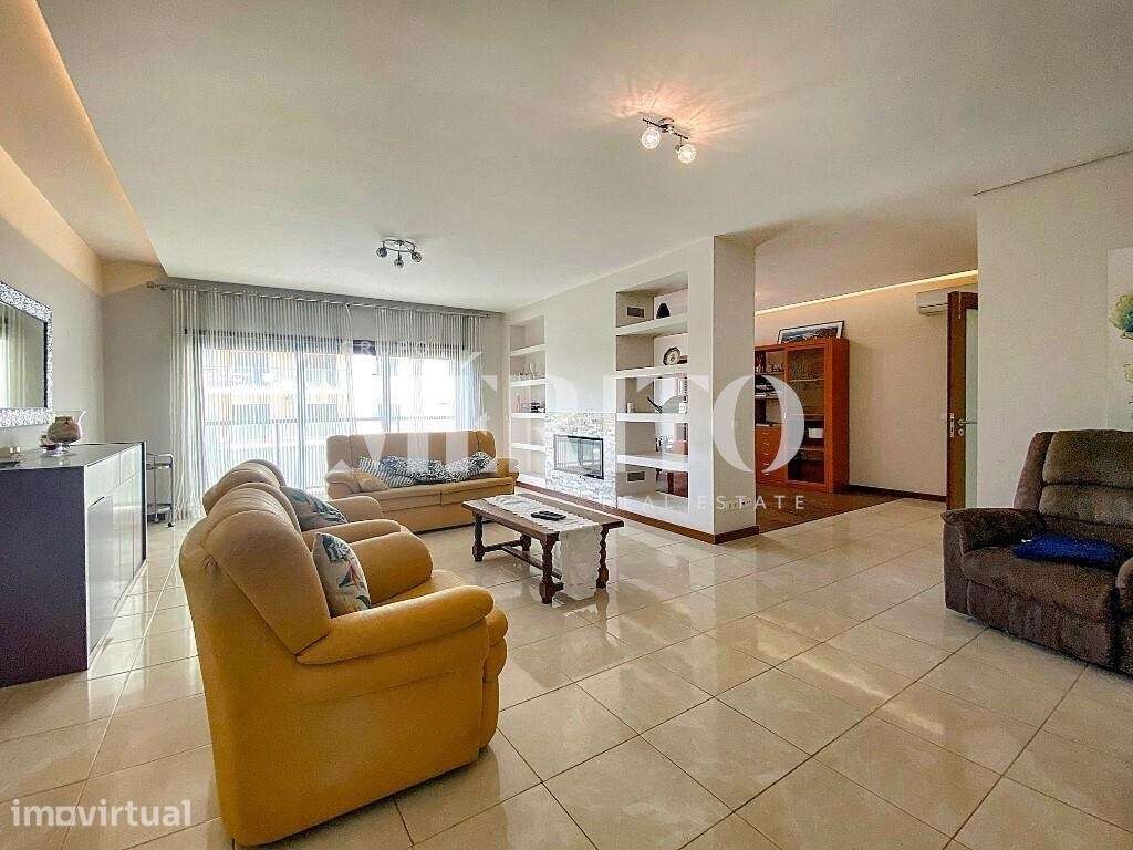 Apartamento T4 de luxo no centro da cidade de Portimão. - Grande imagem: 2/14