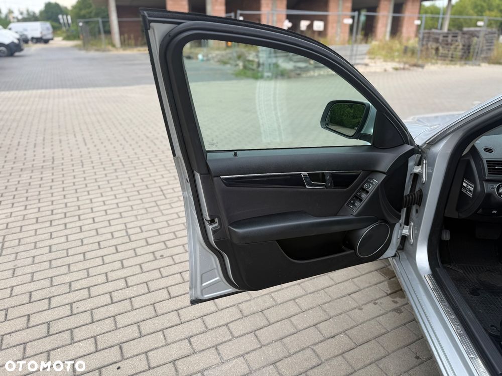 Mercedes-Benz Klasa C 200 CDI DPF Automatik Avantgarde - 11