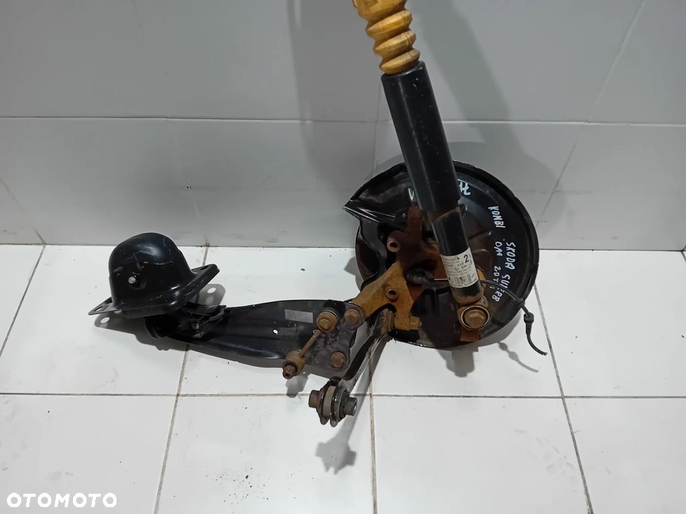 zwrotnica Wahacz Skoda Superb II prawy tył 2011 - 4