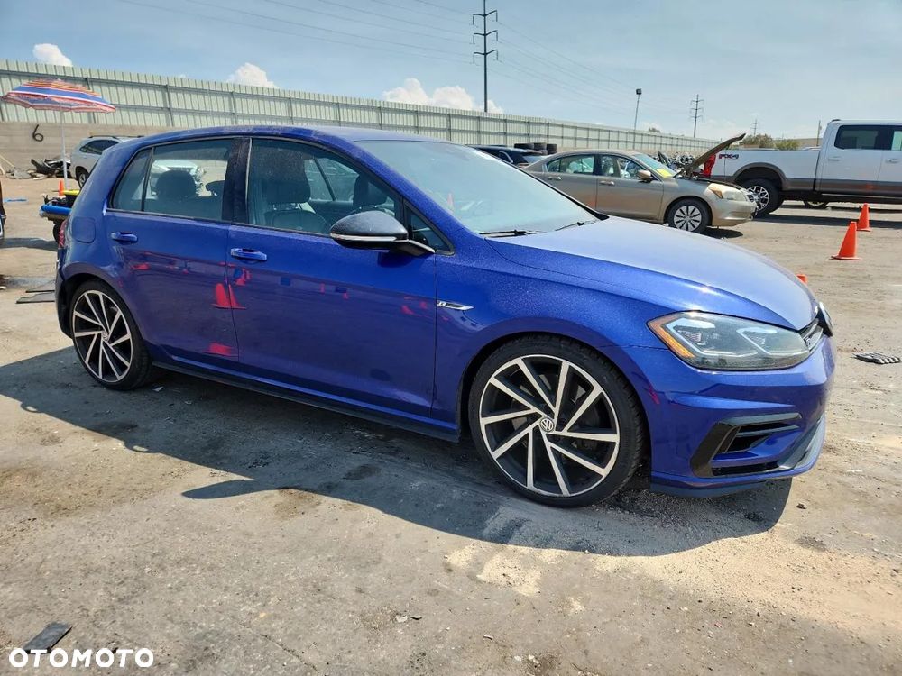 Volkswagen Golf - 1