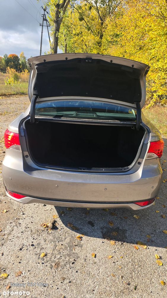 Toyota Avensis - 12