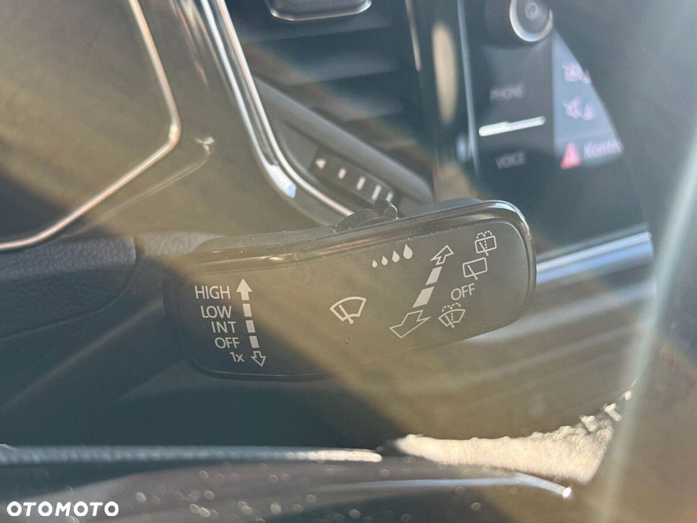 Volkswagen T-Roc - 20