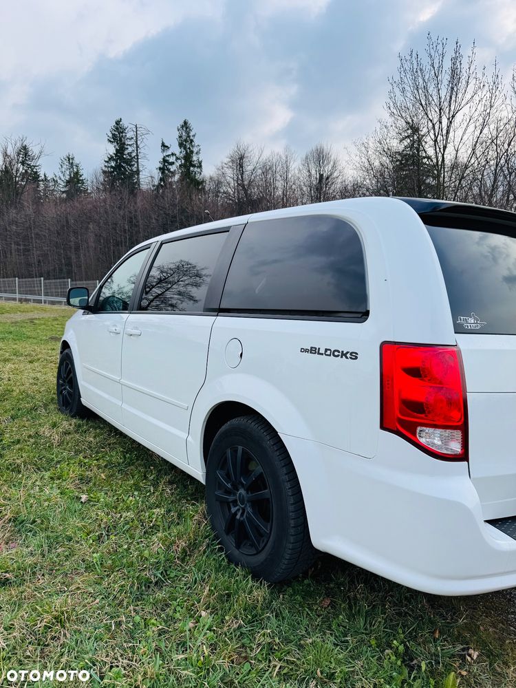 Dodge Grand Caravan - 5