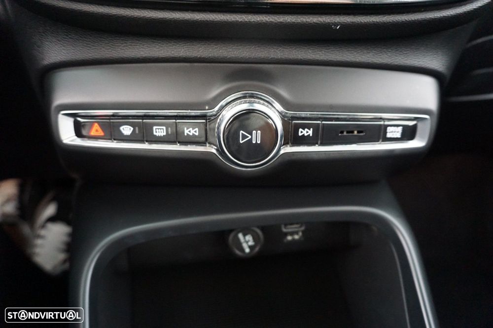 Volvo XC 40 T2 Momentum Pro - 24