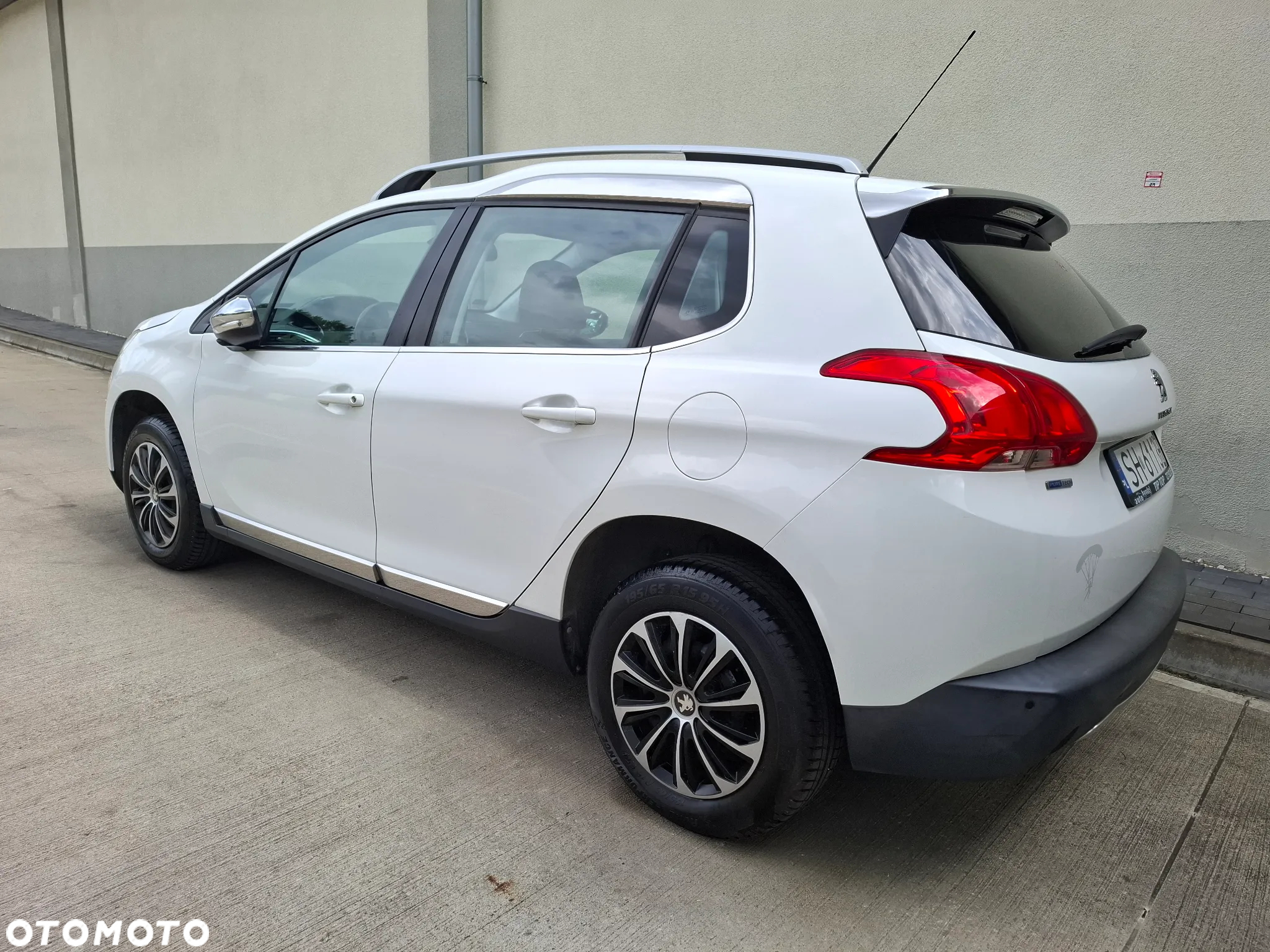 Peugeot 2008 1.2 Pure Tech Allure S&S EAT6 - 3