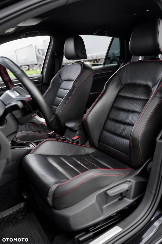 Volkswagen Golf - 15