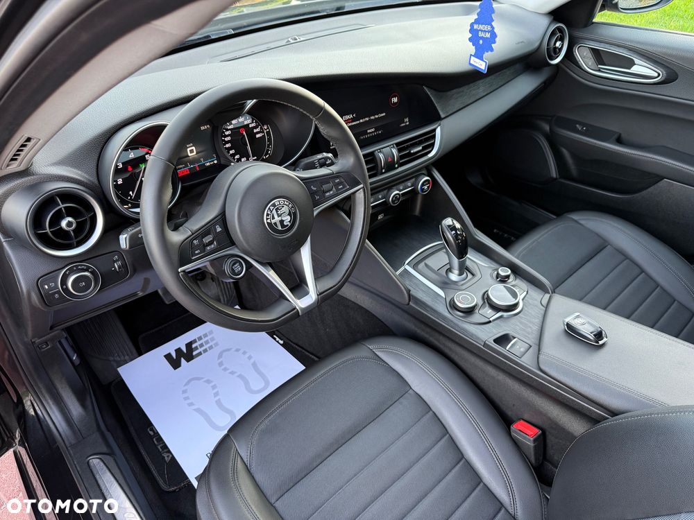 Alfa Romeo Giulia 2.2 AT8 Business - 25