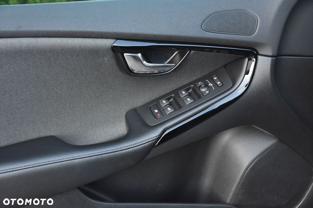 Volvo V40 T3 Momentum - 18