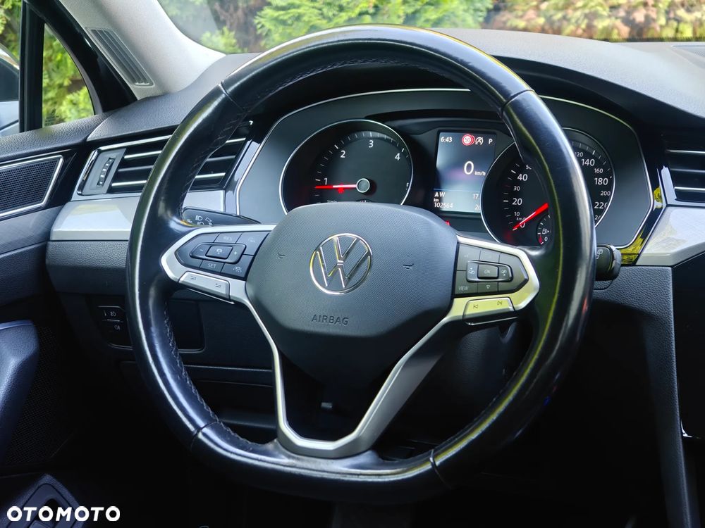 Volkswagen Passat 2.0 TDI SCR DSG Comfortline - 24