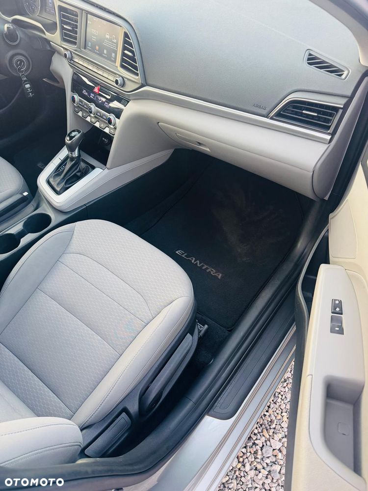 Hyundai Elantra - 9