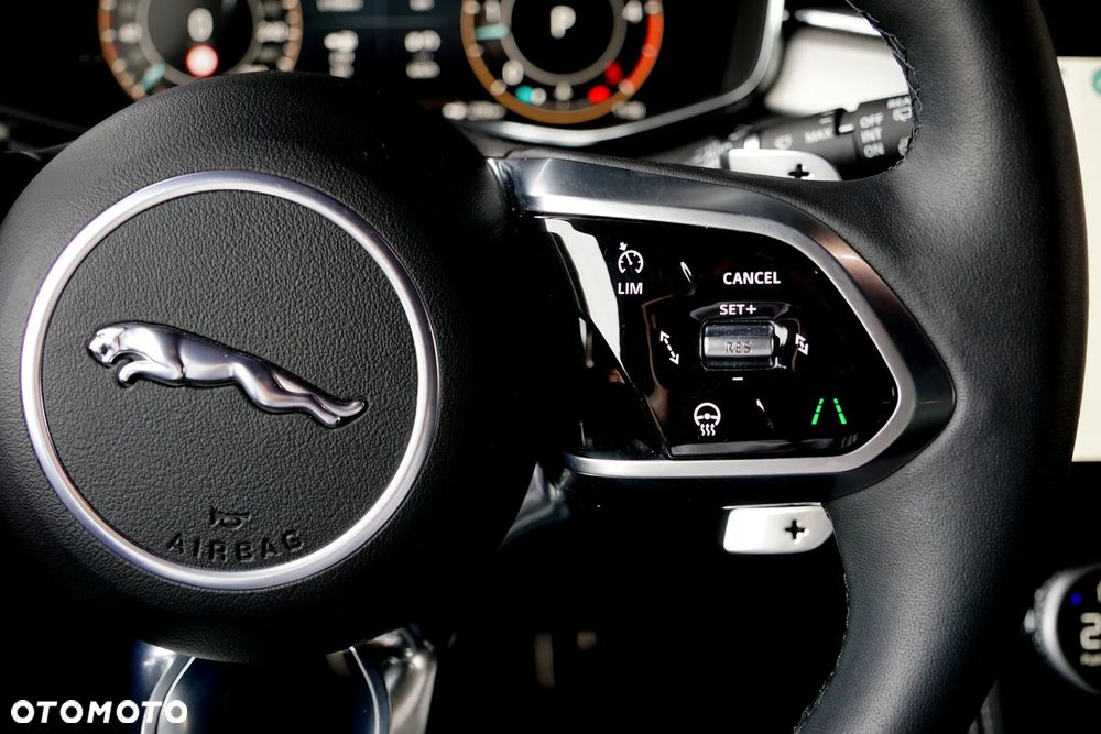 Jaguar F-Pace 2.0 D200 mHEV AWD R-Dynamic SE - 31