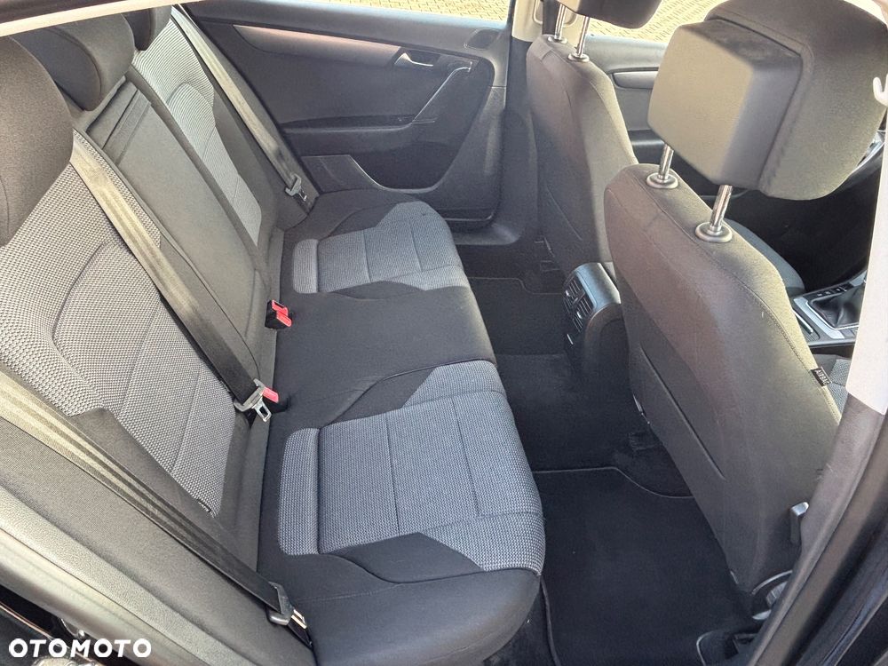 Volkswagen Passat - 27