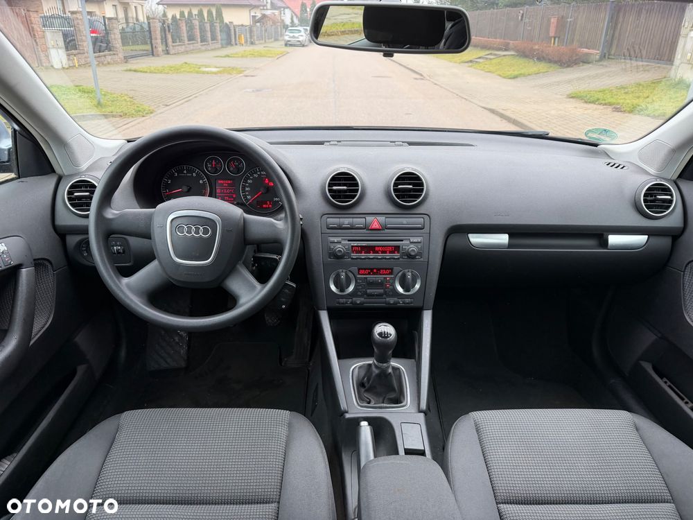 Audi A3 Sportback 1.6 FSI Ambiente - 6