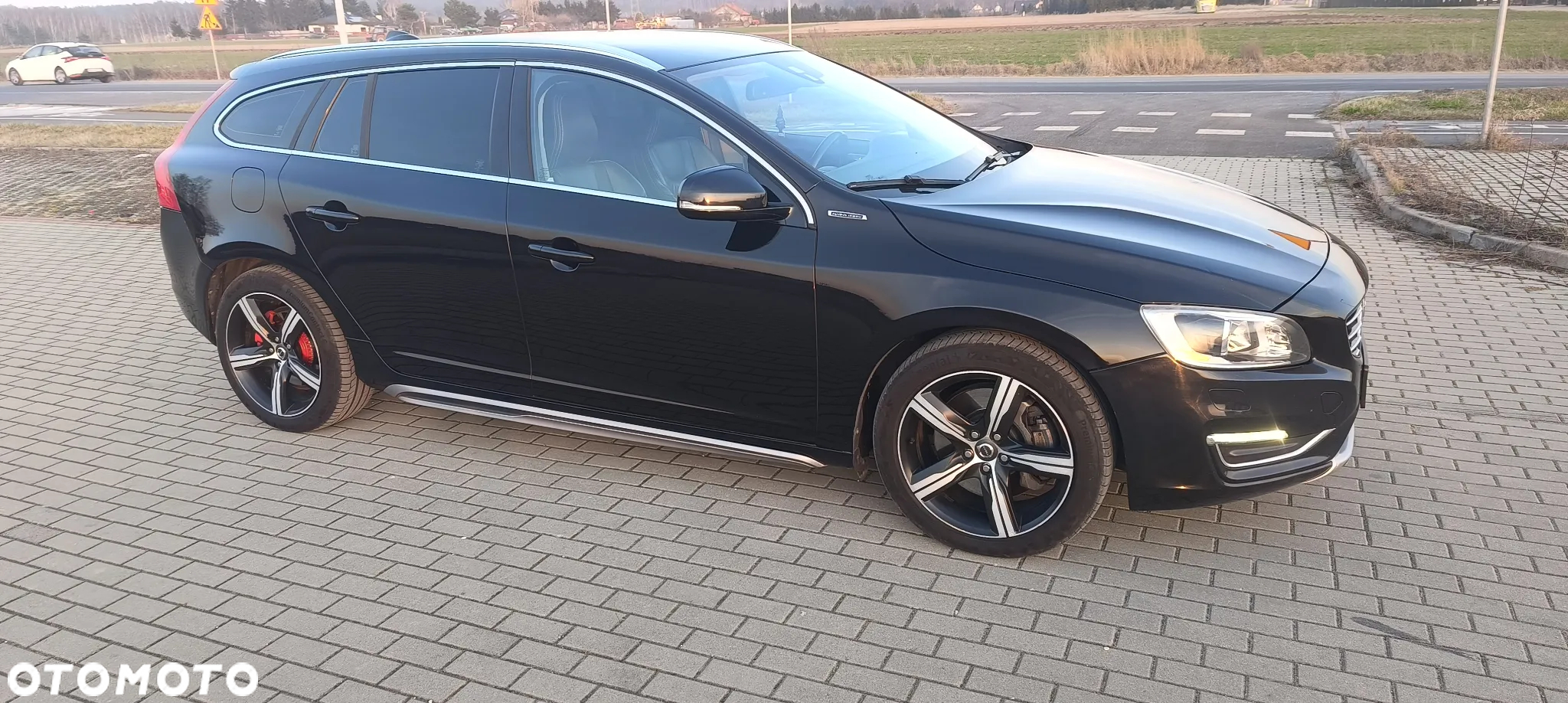 Volvo V60 D6 AWD Plug-in Hybrid Summum - 5
