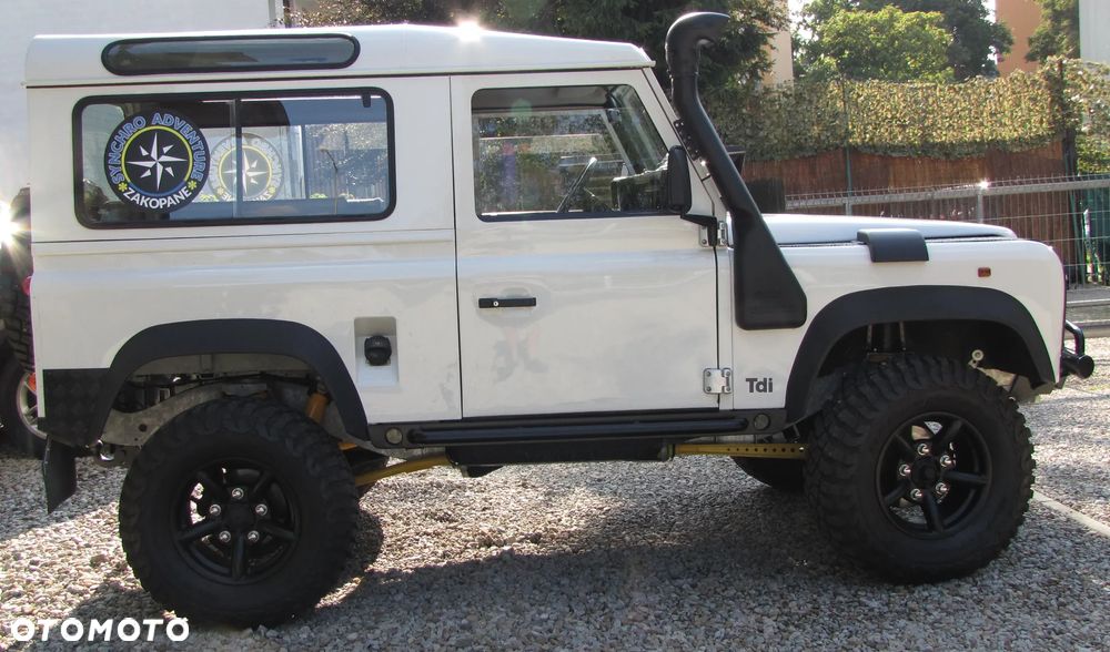 Land Rover Defender - 27