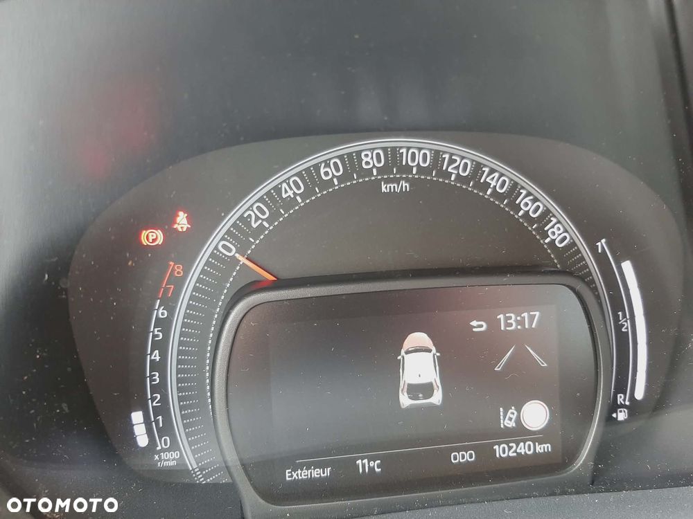 Toyota Aygo X Business Edition - 12