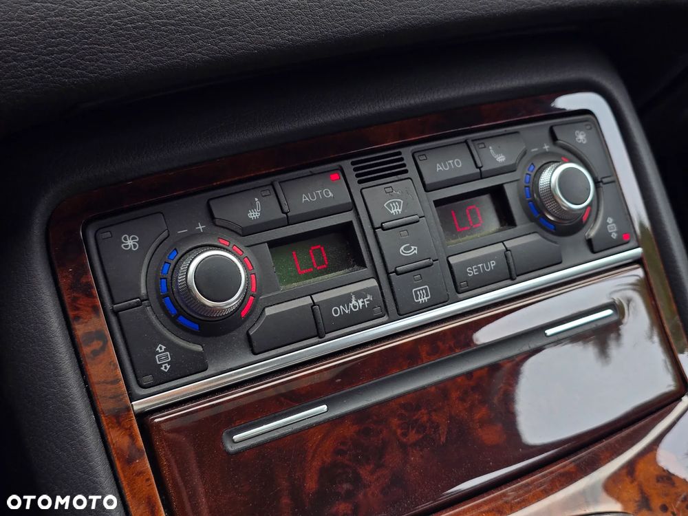 Audi A8 4.2 Quattro - 9